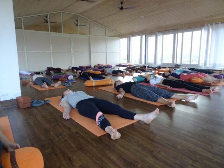 How an Online Yoga Course Can Help You Create a Sustainable Wellness Routine